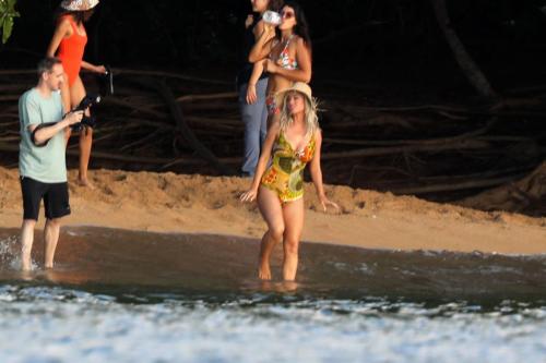 Katy-Perry-Harleys-in-Hawaii-BTS-023