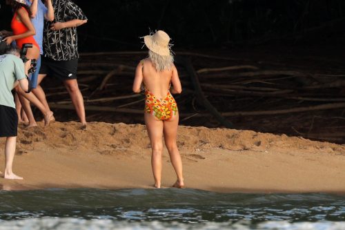 Katy-Perry-Harleys-in-Hawaii-BTS-029