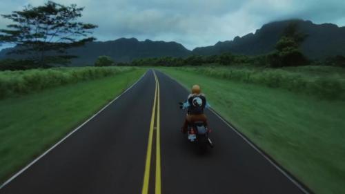 Katy-Perry-Harleys-in-Hawaii-002