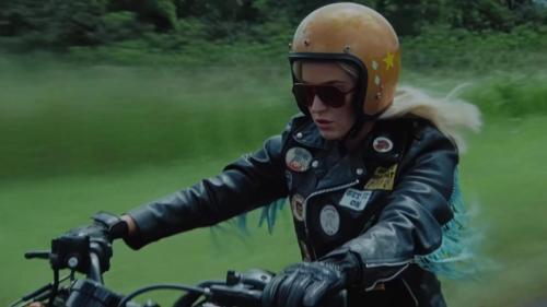 Katy-Perry-Harleys-in-Hawaii-003