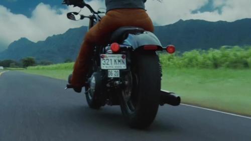 Katy-Perry-Harleys-in-Hawaii-005