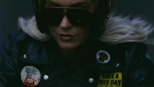 Katy-Perry-Harleys-in-Hawaii-011