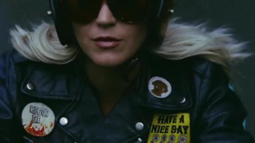 Katy-Perry-Harleys-in-Hawaii-012