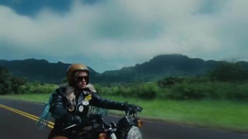 Katy-Perry-Harleys-in-Hawaii-014