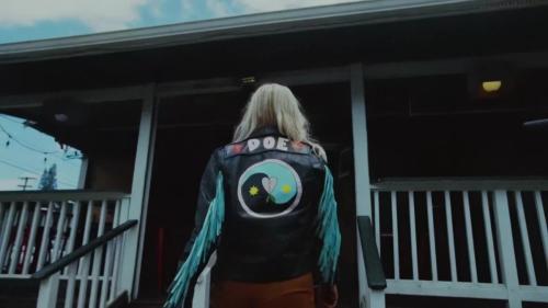 Katy-Perry-Harleys-in-Hawaii-017