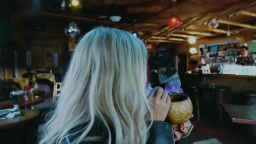 Katy-Perry-Harleys-in-Hawaii-024