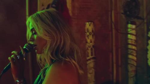 Katy-Perry-Harleys-in-Hawaii-036