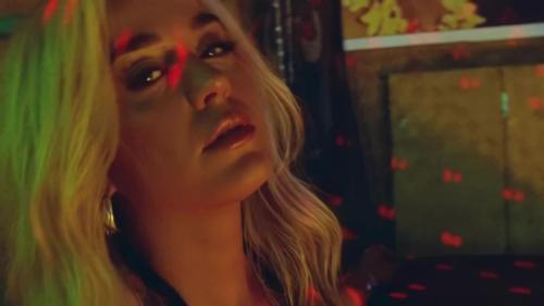 Katy-Perry-Harleys-in-Hawaii-040