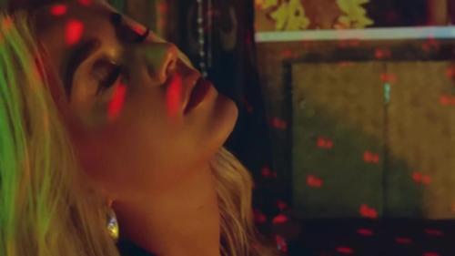 Katy-Perry-Harleys-in-Hawaii-041