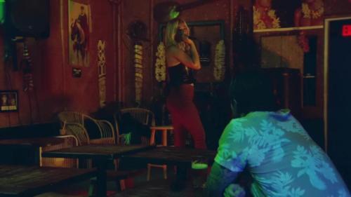 Katy-Perry-Harleys-in-Hawaii-044