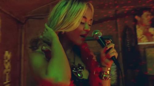 Katy-Perry-Harleys-in-Hawaii-046