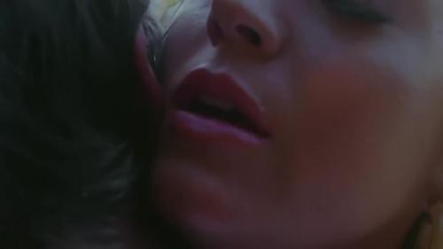 Katy-Perry-Harleys-in-Hawaii-055