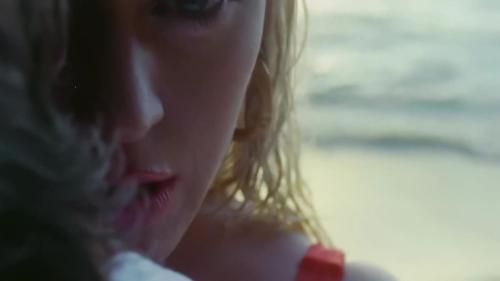 Katy-Perry-Harleys-in-Hawaii-057