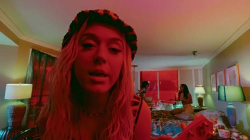 Katy-Perry-Harleys-in-Hawaii-066