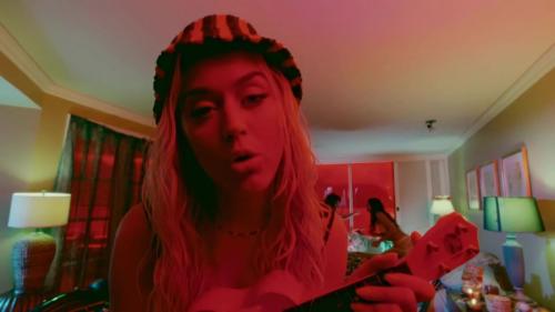 Katy-Perry-Harleys-in-Hawaii-067