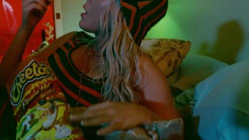 Katy-Perry-Harleys-in-Hawaii-069