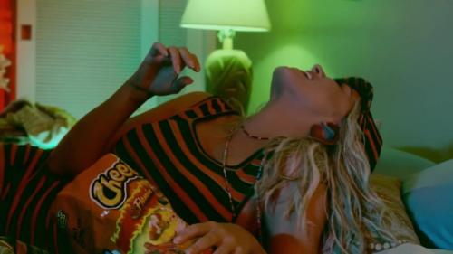 Katy-Perry-Harleys-in-Hawaii-071