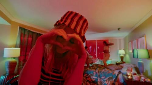 Katy-Perry-Harleys-in-Hawaii-077