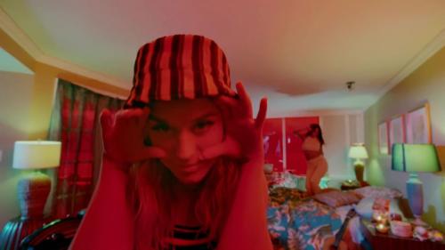 Katy-Perry-Harleys-in-Hawaii-078