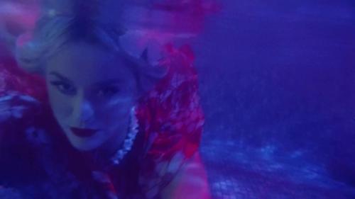 Katy-Perry-Harleys-in-Hawaii-080