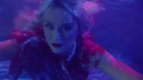 Katy-Perry-Harleys-in-Hawaii-081