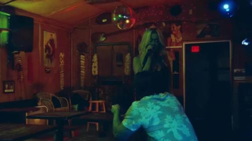 Katy-Perry-Harleys-in-Hawaii-086