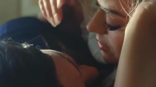 Katy-Perry-Harleys-in-Hawaii-089