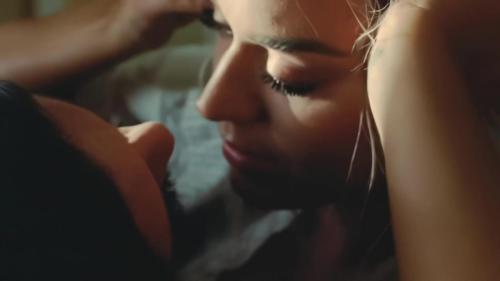 Katy-Perry-Harleys-in-Hawaii-090