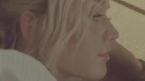 Katy-Perry-Harleys-in-Hawaii-092