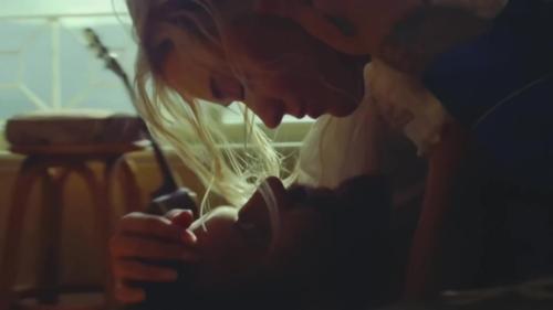 Katy-Perry-Harleys-in-Hawaii-094