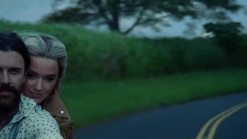 Katy-Perry-Harleys-in-Hawaii-099