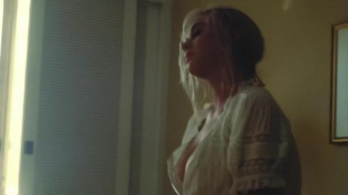 Katy-Perry-Harleys-in-Hawaii-113