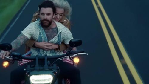 Katy-Perry-Harleys-in-Hawaii-124