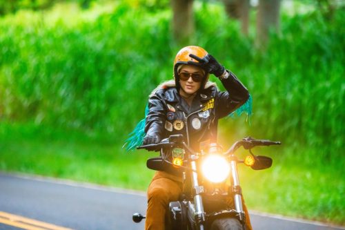 Katy-Perry-Harleys-in-Hawaii-001