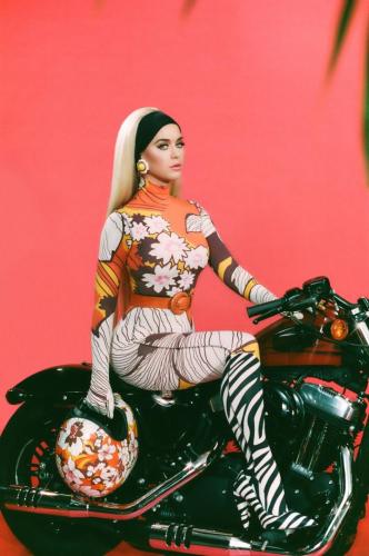 Katy-Perry-Harleys-in-Hawaii-001