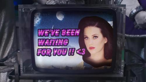 Katy-Perry-Not-The-End-of-the-World-026