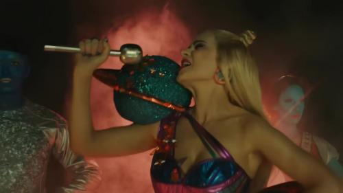 Katy-Perry-Not-The-End-of-the-World-067