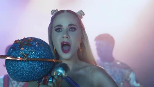 Katy-Perry-Not-The-End-of-the-World-086