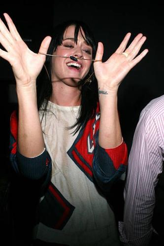 Katy-Perry-Guest-DJs-At-Gallery-Bar-004
