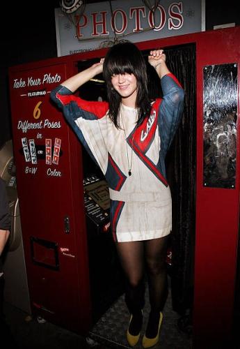 Katy-Perry-Guest-DJs-At-Gallery-Bar-005