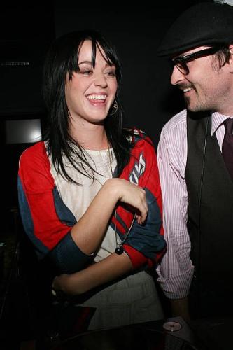 Katy-Perry-Guest-DJs-At-Gallery-Bar-012